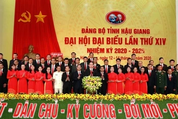 Ra mắt Ban Chấp hành Đảng bộ tỉnh Hậu Giang khóa 14 nhiệm kỳ 2020 - 2025. 