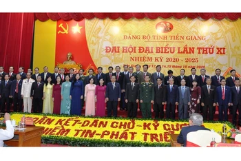 Ra mắt Ban Chấp hành Đảng bộ tỉnh Tiền Giang khóa 11, nhiệm kỳ 2020-2025.