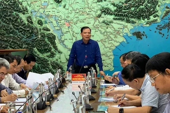 Bộ trưởng Nông nghiệp và Phát triển nông thôn, Phó Trưởng ban Thường trực Ban Chỉ đạo TƯ về PCTT Nguyễn Xuân Cường chủ trì cuộc họp về vận hành liên hồ chứa ngày 16-10.