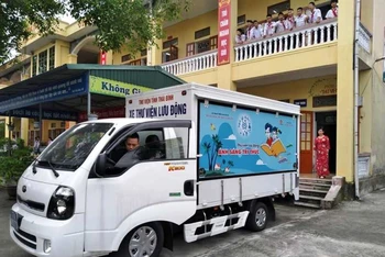 Mô hình thư viện lưu động đặt trên xe ô-tô đang phát huy hiệu quả ở tỉnh Thái Bình. 
