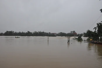 Mưa lớn kết hợp các hồ thủy lợi đồng loạt xã lũ gây ngập lụt, chia cắt một số xã ở Hương Khê, Vũ Quang