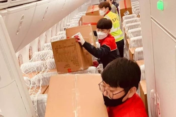 Bamboo Airways vận chuyển miễn phí hàng hóa cứu trợ tới miền trung