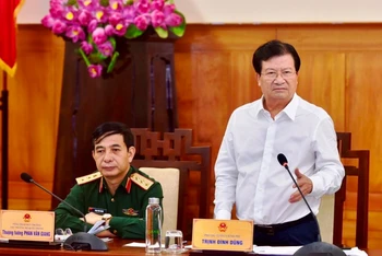 Phó Thủ tướng Trịnh Đình Dũng phát biểu tại buổi làm việc.