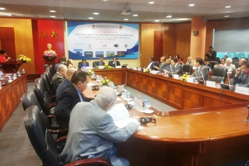 Các nhà khoa học Việt Nam và quốc tế tại hội thảo.
