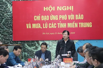 Phó Thủ tướng Chính phủ Trịnh Đình Dũng phát biểu chỉ đạo.