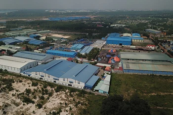 Nhiều nhà xưởng quy mô lớn được xây dựng trái phép tại khu vực quy hoạch Cụm công nghiệp Phước Tân.