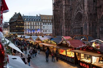 Chợ Noel ở Strasbourg (Pháp), nổi tiếng và lớn nhất châu Âu, đã bị hủy do dịch Covid-19. (Ảnh: Le Parisien)