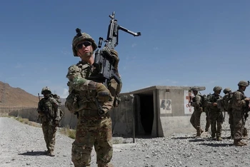 Binh sĩ Mỹ tuần tra tại căn cứ Quân đội quốc gia Afghanistan tại tỉnh Logar, Afghanistan. (Ảnh: Reuters) 