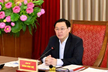 Đồng chí Vương Đình Huệ, Uỷ viên Bộ Chính trị, Bí thư Thành uỷ phát biểu ý kiến tại buổi làm việc.
