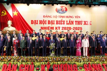 Ban Chấp hành Đảng bộ tỉnh Hưng Yên khóa XIX, nhiệm kỳ 2020-2025 ra mắt Đại hội.