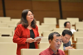Đại biểu Quốc hội Trần Thị Dung phát biểu tại phiên họp trực tuyến của Quốc hội ngày 26-10, Kỳ họp thứ 10, Quốc hội khóa XIV