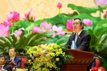 Đồng chí Nguyễn Văn Bình, Ủy viên Bộ Chính trị, Bí thư Trung ương Đảng, Trưởng Ban Kinh tế Trung ương phát biểu chỉ đạo Đại hội. 