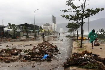Bão số 9 gây nhiều thiệt hại tại Đà Nẵng.