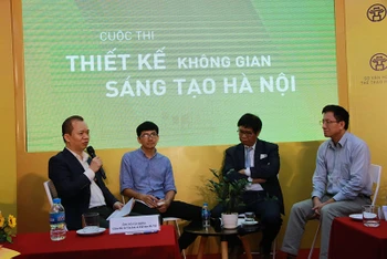 Các chuyên gia thảo luận về phát triển không gian sáng tạo trên địa bàn Hà Nội tại lễ phát động.