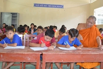 Bạc Liêu luôn quan tâm dạy chữ Khmer cho con em người Khmer của tỉnh. 