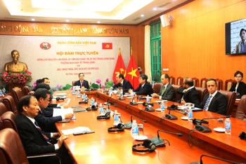 Đồng chí Nguyễn Văn Bình chủ trì tại điểm cầu Việt Nam.