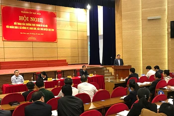 Phó Bí thư Thành ủy Hà Nội Nguyễn Văn Phong phát biểu tại buổi đối thoại. 