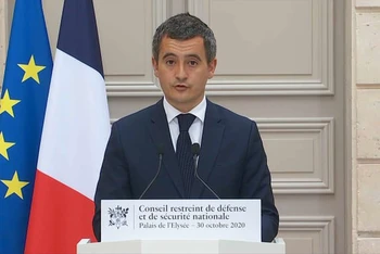 Bộ trưởng Nội vụ Pháp Gérald Darmanin thông báo về việc tăng cường lực lượng an ninh chống khủng bố. Anh: BFMTV.