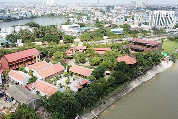 Toàn cảnh khu sinh thái Lưu Gia Trang nằm bên ngoài đê sông Đào, thuộc địa bàn phường Năng Tĩnh, TP Nam Định (Nam Định).