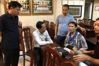 Lực lượng điều tra Công an tỉnh Thái Bình đang thẩm vấn đối tượng trong đường dây ma túy vừa bị bóc gỡ.