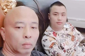 Tiến “trắng” (bên phải) cùng bố nuôi Nguyễn Xuân Đường (tức Đường “Nhuệ”).
