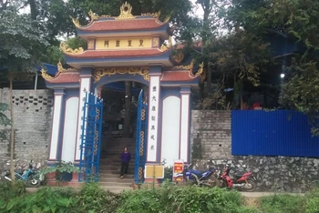 UBND huyện Đồng Hỷ yêu cầu gia đình bà Hoàng Thị Lý (thủ nhang) trả lại đất đền Đá Thiên cho cộng đồng quản lý. 