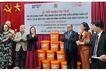 2.800 bộ đồ dùng cứu trợ khẩn cấp dành tặng phụ nữ tại Đà Nẵng