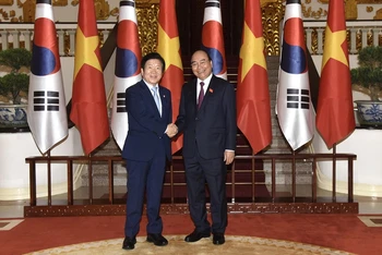 Thủ tướng Nguyễn Xuân Phúc tiếp Chủ tịch Quốc hội Hàn Quốc Park Byeong-Seug