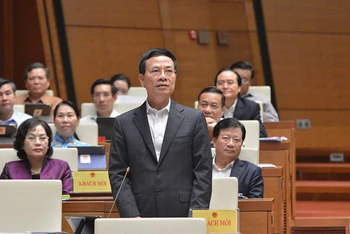 Bộ trưởng Thông tin và Truyền thông Nguyễn Mạnh Hùng.