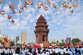 Lễ kỷ niệm 67 năm Quốc khánh Campuchia tại Phnom Penh. 