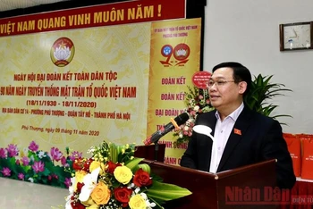 Đồng chí Vương Đình Huệ, Uỷ viên Bộ Chính trị, Bí thư Thành uỷ phát biểu tại ngày hội.