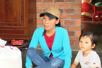 Chị Hoàng Thị Kim Điền, tổ dân phố 1, thị trấn Ea T’ling, Cư Jút, Đắk Nông cho biết đã nhận đủ số gạo được hỗ trợ là 105 kg.