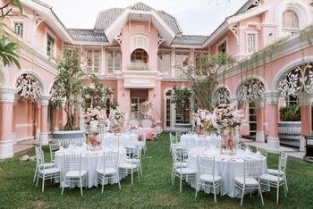Đám cưới tại sân vườn Pink Pearl - JW Marriott Phu Quoc Emerald Bay Resort.