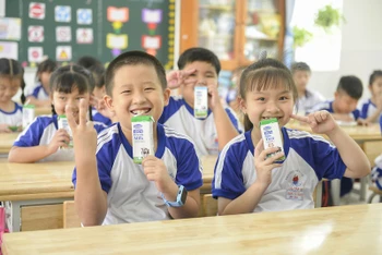 Chương trình Sữa học đường TP Hồ Chí Minh được triển khai trên 24 quận huyện từ tháng 11-2020.