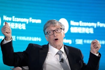 Bill Gates, đồng Chủ tịch Quỹ Bill & Melinda Gates, tham dự cuộc trò chuyện tại Diễn đàn Kinh tế Mới 2019 ở Bắc Kinh, Trung Quốc ngày 21-11-2019. Ảnh: Reuters.