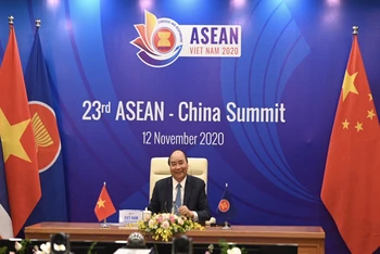Thủ tướng Nguyễn Xuân Phúc chủ trì hội nghị ASEAN - Trung Quốc lần thứ 23. (Ảnh: DUY LINH)