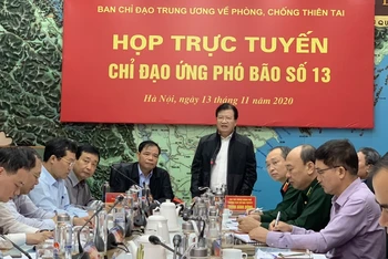 Phó Thủ tướng, Trưởng Ban chỉ đạo TƯ về Phòng chống thiên tai Trịnh Đình Dũng phát biểu tại cuộc họp.