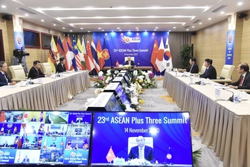 Thủ tướng Nguyễn Xuân Phúc chỉ ra thế mạnh của hợp tác ASEAN+3 trong ứng phó khủng hoảng. (Ảnh: TRẦN HẢI)