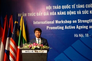 Ông Trương Quốc Cường, Thứ trưởng Y tế phát biểu tại hội thảo.