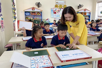 Giờ học môn tiếng Việt của học sinh Trường tiểu học Trần Nhân Tông (Nam Định).