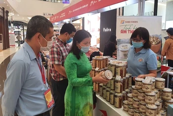 Các sản phẩm nông nghiệp của Việt Nam trưng bày, giới thiệu tại TTTM Aeon Hà Đông.