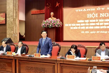 Đồng chí Vương Đình Huệ, Ủy viên Bộ Chính trị, Bí thư Thành ủy Hà Nội phát biểu ý kiến tại hội nghị. (Ảnh: DUY LINH)