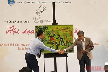 Họa sĩ Nguyễn Tuấn Sơn tặng tranh vẽ Kiều cho Khu di tích lịch sử đặc biệt - Khu Lưu niệm Nguyễn Du.