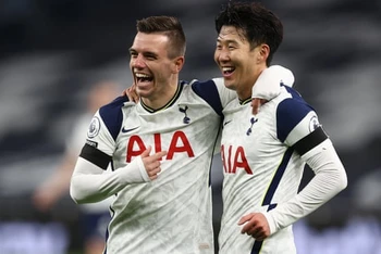 Son Heung-Min (phải) và Lo Celso cùng ghi bàn cho Tottenham.