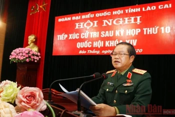 Phó Chủ tịch Quốc hội Đỗ Bá Tỵ tiếp xúc cử tri tại huyện Bảo Thắng, tỉnh Lào Cai. 