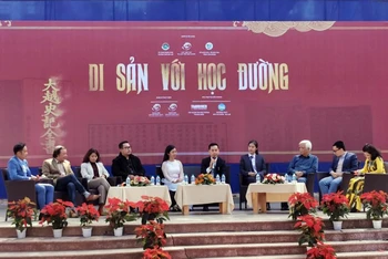 Chương trình giao lưu với các nhà sử học, đạo diễn, biên kịch và sản xuất phim lịch sử Việt Nam.