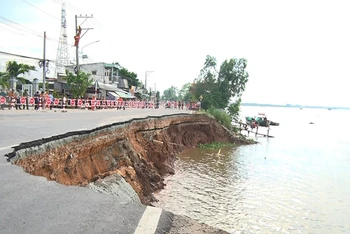 Sạt lở xã Bình Mỹ, huyện Châu Phú đe dọa Quốc lộ 91.