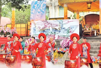 Một tiết mục trong Lễ kỷ niệm 10 năm Hoàng thành Thăng Long được công nhận là Di sản Văn hóa thế giới.