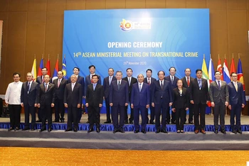 Thủ tướng Nguyễn Xuân Phúc, Bộ trưởng Công an Tô Lâm và các đại biểu dự hội nghị AMMTC 14 từ điểm cầu Hà Nội.