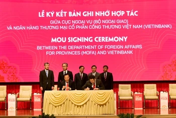 Lễ ký kết Bản ghi nhớ hợp tác giữa Cục Ngoại vụ - Bộ Ngoại giao và VietinBank. (Ảnh: TL) 